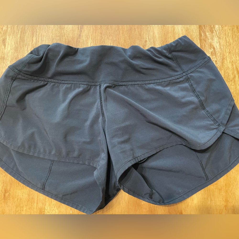 Lululemon size 2 black speed up shorts (2.5 inch)